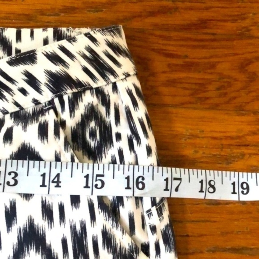 Volcom Black and White Geometric Pattern flat front khaki chino shorts size 3 - Picture 8 of 10